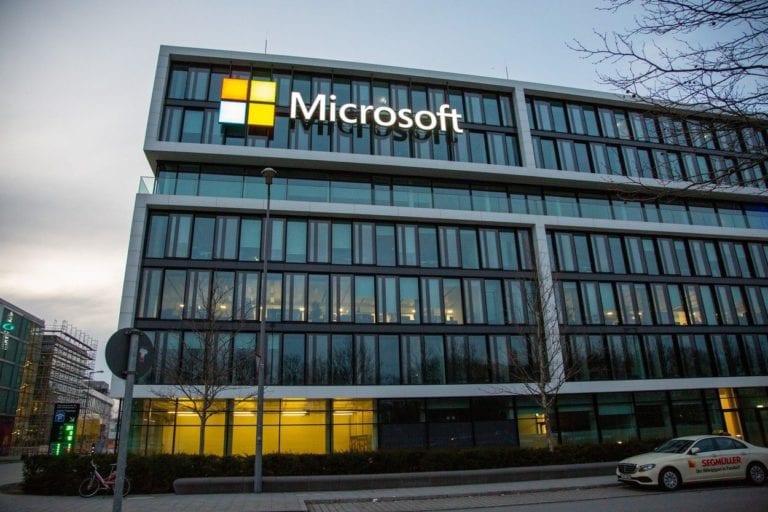 Surpriză: Microsoft investeşte 1 mld. de euro în Polonia şi construieşte un nou centru de date. Ambiţia Poloniei de a deveni un hub european de tehnologie devine realitate