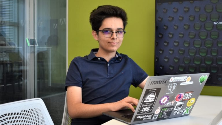 Programator de la 15 ani. Tudor Coman are 17 ani şi este cel mai tânăr angajat al Adobe România. Cum a reuşit şi cum arată o zi din viaţa sa