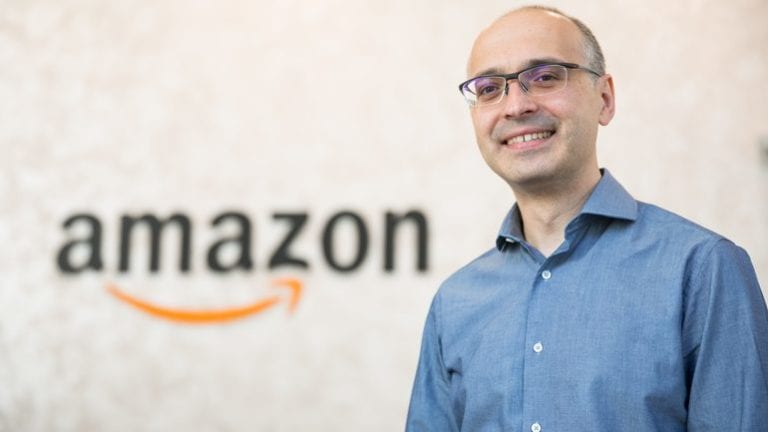 Demisie la vârful Amazon România – șeful operațiunilor renunță la poziția de administrator din două companii ale gigantului american