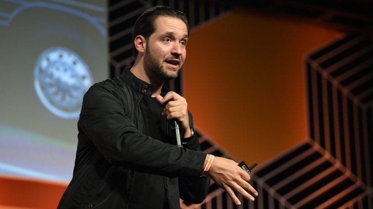 Cofondatorul Reddit, Alexis Ohanian, a demisionat din consiliul de administrație al companiei și a cerut să fie înlocuit cu o persoană de culoare