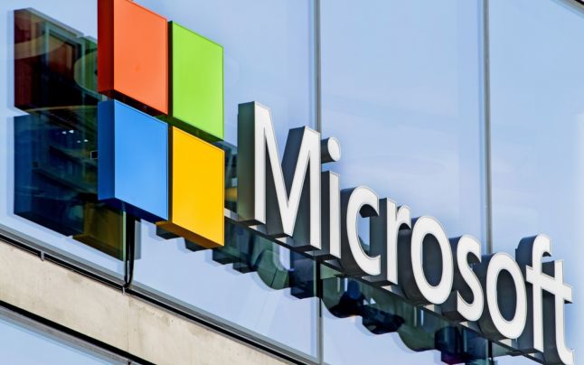 Microsoft înlocuieşte jurnaliştii de ştiri cu programe cu inteligenţă artificială