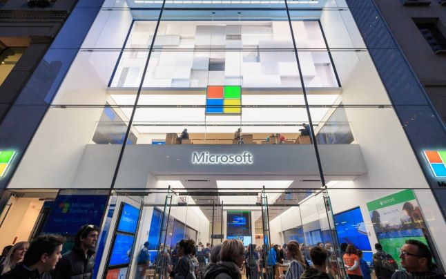 Microsoft închide toate magazinele fizice, măsură implică costuri de 450 de milioane de dolari