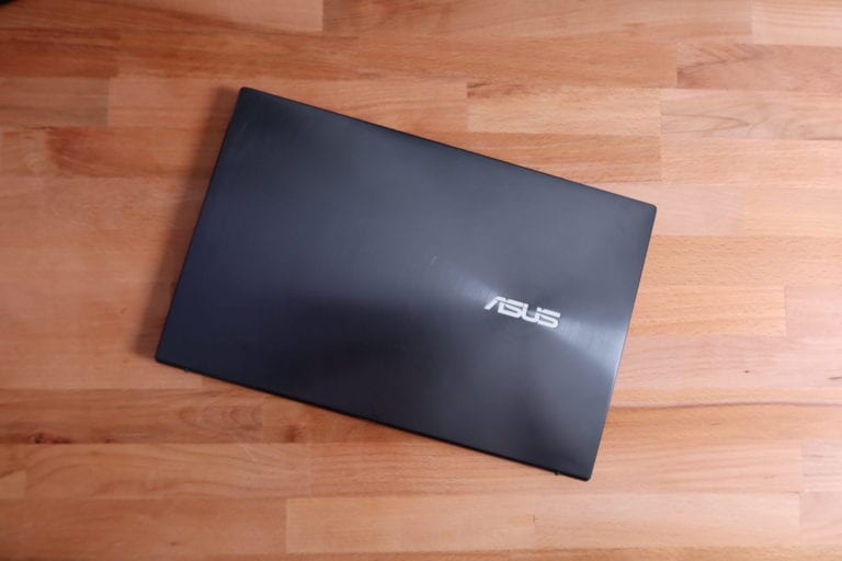 Am luat noul ASUS ZenBook UX425 la un test-drive!
