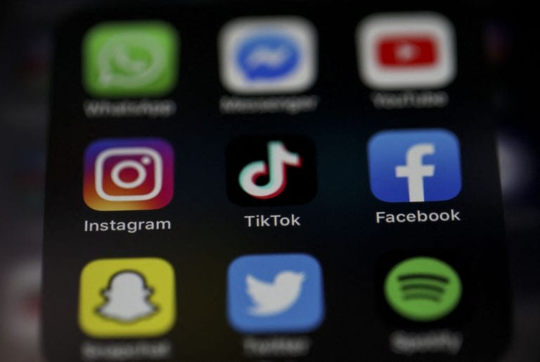 Investitorii din cadrul ByteDance, compania-mamă a TikTok, evaluează celebra aplicaţie video la 50 de miliarde de dolari, cu mult peste platforma rivală Snapchat