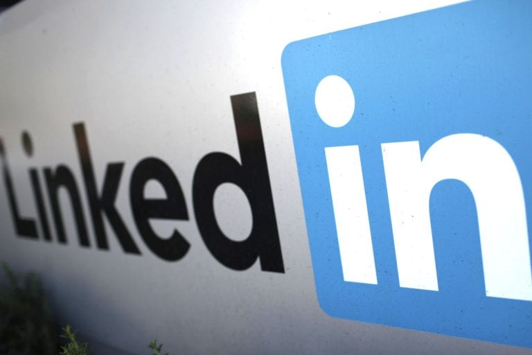 Zoom şi LinkedIn au anunțat că nu vor mai furniza autorităților din Hong Kong date despre utilizatori