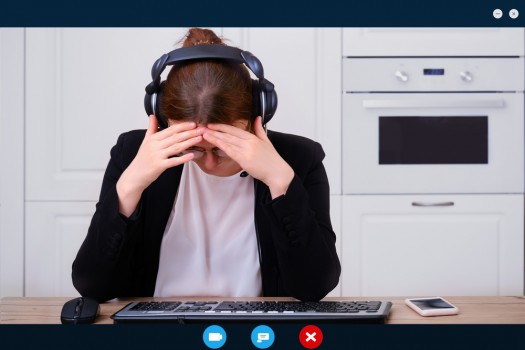 Studiu: Trei sferturi dintre orășenii români vor să ia o pauză de la mediul online