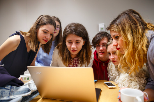 5 eleve din România câștigă competiția internațională Technovation Girls cu o aplicație de mobil pentru situații de urgență