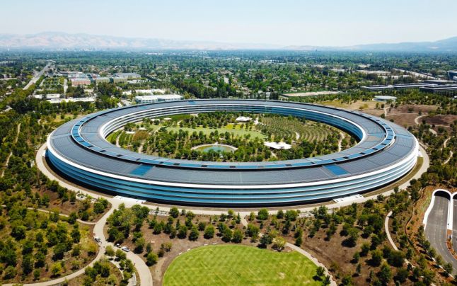 Apple a devenit cea mai valoroasă companie tranzacţionată public din lume