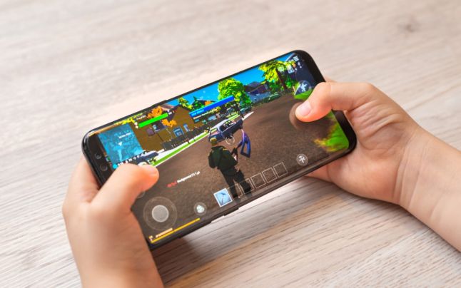 Urmând exemplul Apple, Google a eliminat Fortnite din Play Store. Cum poţi instala Fortnite în continuare? Urmând exemplul Apple, Google a eliminat Fortnite din Play Store. Cum poţi instala Fortnite în continuare?