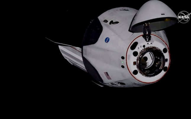 Capsula SpaceX a părăsit Staţia Spaţială Internaţională pentru a reveni pe Pământ