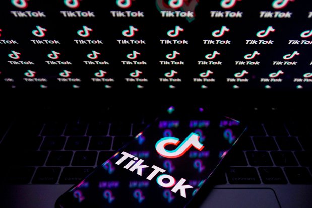 TikTok reacţionează după ce Instagram a copiat aplicaţia şi a lansat Reels