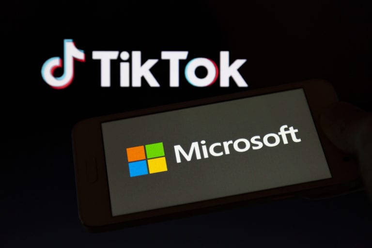 „Afacerea deceniului”: Cum se poate transforma Microsoft dacă va cumpăra platforma TikTok