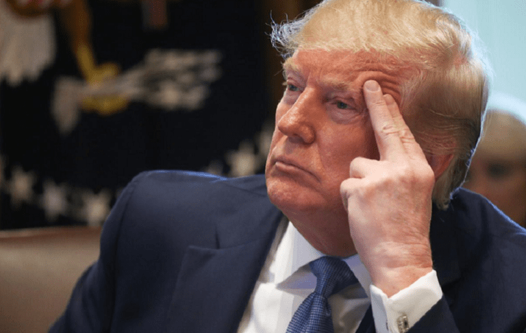 Trump va lua măsuri în următoarele zile față de companiile de software chineze care trimit date guvernului de la Beijing Trump va lua măsuri în următoarele zile față de companiile de software chineze care trimit date guvernului de la Beijing
