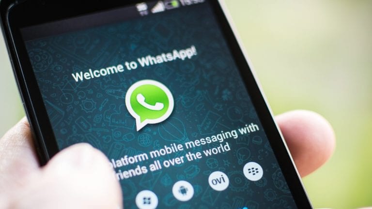 WhatsApp, cel mai cunoscut serviciu de mesagerie instantă din întreaga lume testează o funcţionalitate prin care utilizatorii vor putea să verifice dacă mesajele trimise în masă sunt adevărate