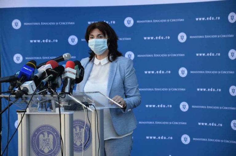 Monica Anisie: În urma licitaţiei desfăşurate de Oficiul Naţional pentru Achiziţii Centralizate (ONAC) există o companie care a câştigat licitaţia pentru asigurarea a trei loturi de tablete pentru elevi şi este pregătită să distribuie 82.000