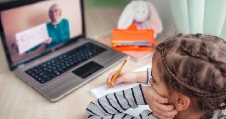 De ce se feresc profesorii de lecțiile online