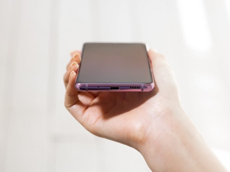 Samsung lansează Galaxy S20 FE