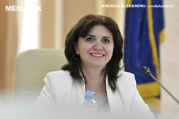 Ministrul Educaţiei, Monica Anisie, a spus, marţi seara, ce trebuie să facă părinţii care nu vor să îşi trimită copiii la şcoală şi cer ca aceştia să înveţe doar online