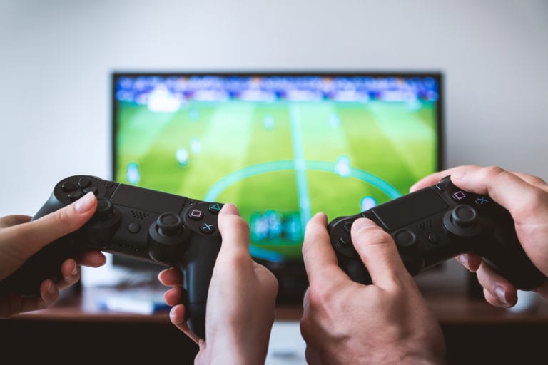 Veşti bune pentru împătimiţii de gaming: Consola PlayStation 5 se lansează în România şi va costa 2.500 lei Veşti bune pentru împătimiţii de gaming: Consola PlayStation 5 se lansează în România şi va costa 2.500 lei