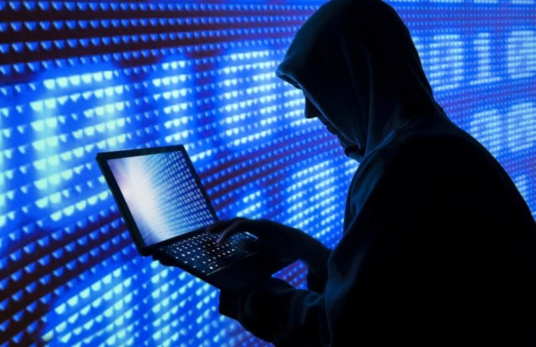 SUA pun sub acuzare şase ruşi pentru atacuri cibernetice, inclusiv asupra partidului de guvernământ fancez