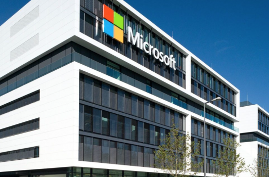 Microsoft permite angajaților să lucreze de acasă, permanent