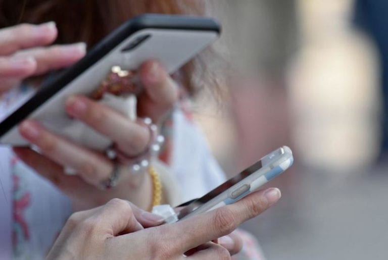 Schimbări majore în Comunicații: Românii își vor putea porta numărul de telefon în maxim o zi, cu returnarea creditului neutilizat și ar putea să se transfere de la un furnizor de internet la altul Schimbări majore în Comunicații: Românii își vor putea porta numărul de telefon în maxim o zi, cu returnarea creditului neutilizat și ar putea să se transfere de la un furnizor de internet la altul