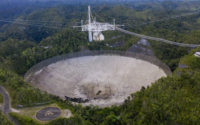 Telescopul Arecibo din Puerto Rico, unul dintre cele mai mari din lume, demontat după 57 de ani de existenţă