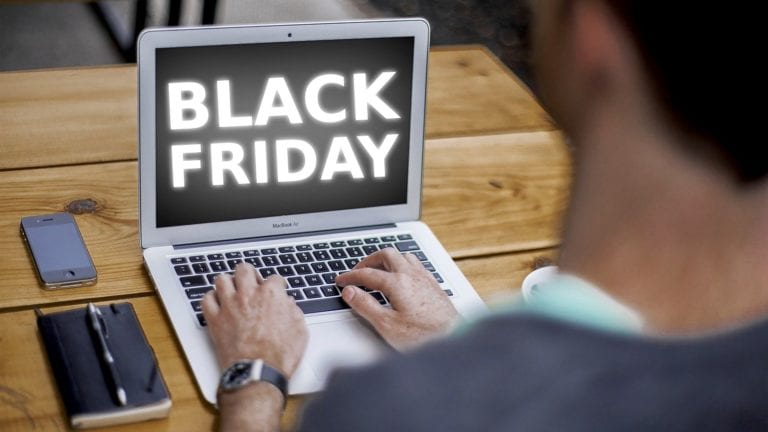 Magazinele online estimează o creştere medie de 40% a vânzărilor de Black Friday – analiză