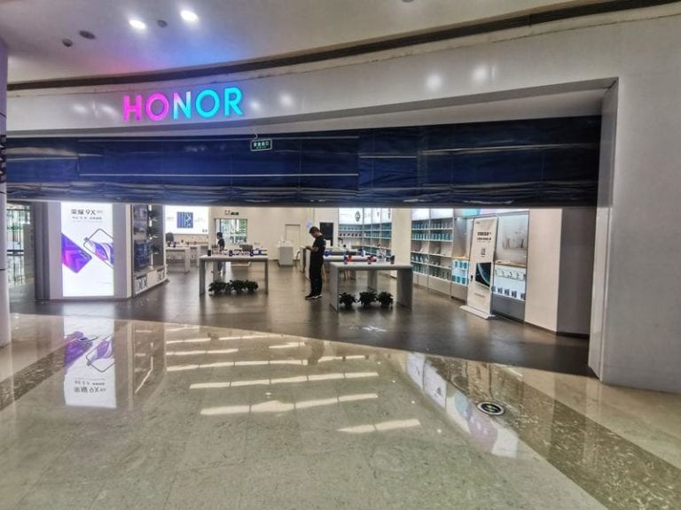 Huawei confirmă că vinde marca Honor pentru ca aceasta să poată supraviețui