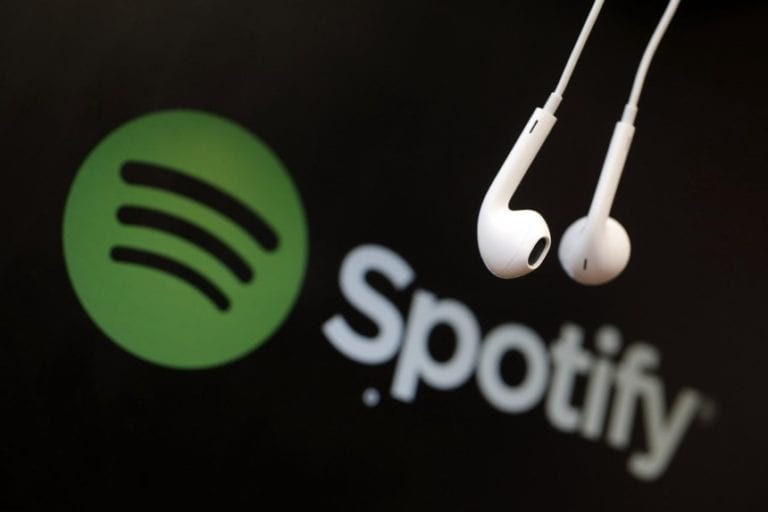 Conturile a sute de mii de utilizatori Spotify, în pericol