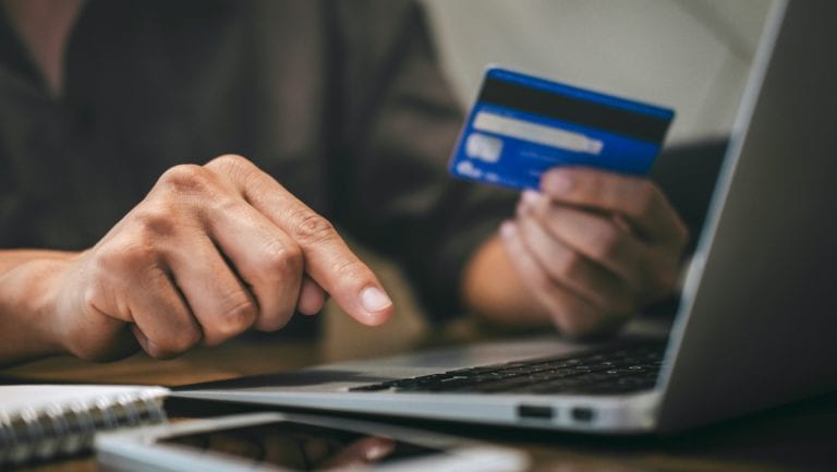 Cum ne ferim de fraude atunci când cumpărăm online