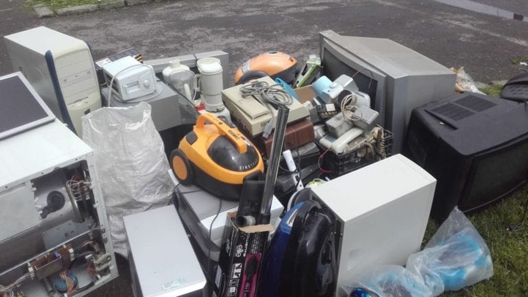 Digi amenajează în propriile magazine puncte de colectare a deşeurilor de tip DEEE şi DBA