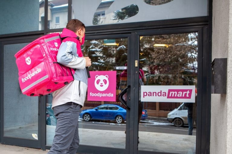 Platforma de livrări foodpanda lansează o reţea de magazine proprii, pandamart, de unde utilizatorii pot comanda produse cu livrare în 30 minute