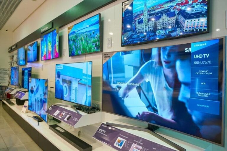 Românii au cumpărat anul trecut 1,7 milioane de televizoare. Care a fost prețul mediu și cea mai căutată diagonală