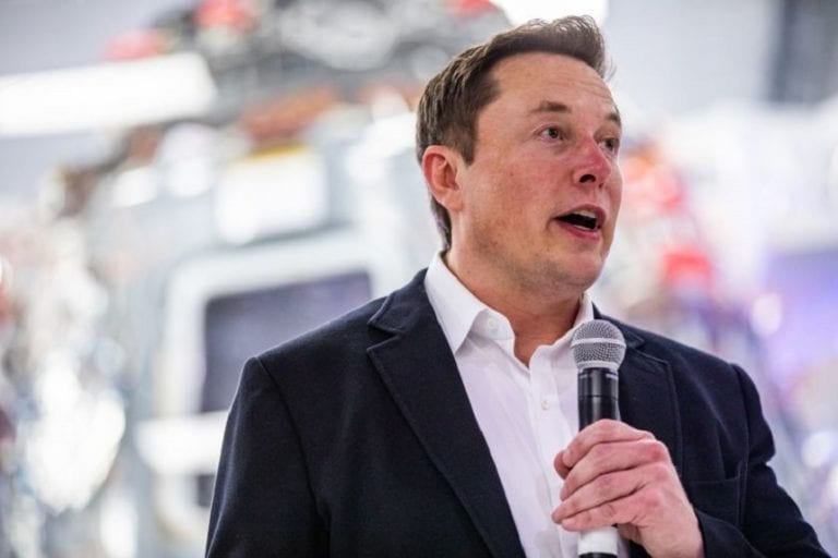 Elon Musk a devenit cel mai bogat om din lume, cu o avere netă de 185 de miliarde de dolari, depăşindu-l pe Jeff Bezos