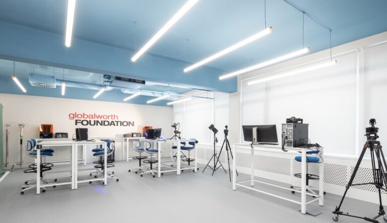 Fundația Globalworth investește 240.000 euro în primul centru Hi-Tech la Universitatea de Arhitectură și Urbanism „Ion Mincu”