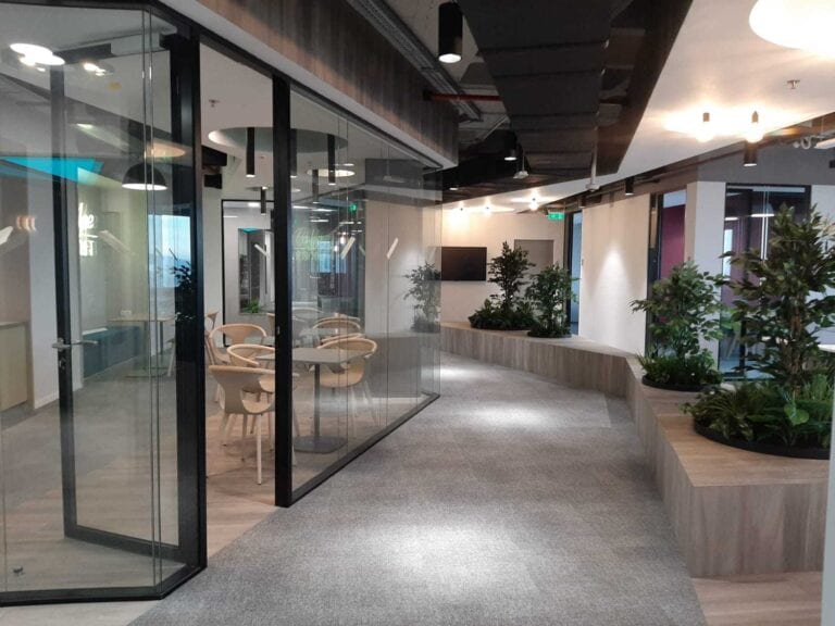 Producătorul de soft Cognizant Softvision vrea să angajeze 200 de ingineri, care pot lucra la distanţă sau în unul din cele cinci studiouri din Bucureşti, Cluj-Napoca, Iaşi, Timişoara sau Baia Mare