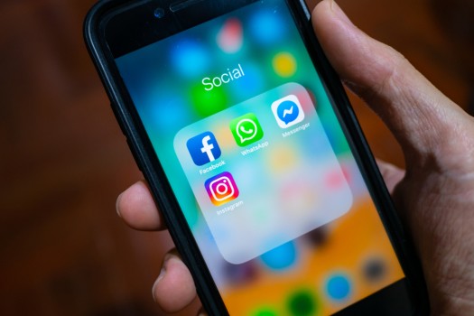 Sute de conturi de Instagram au fost vândute, iar Facebook a suspendat activitatea acestora