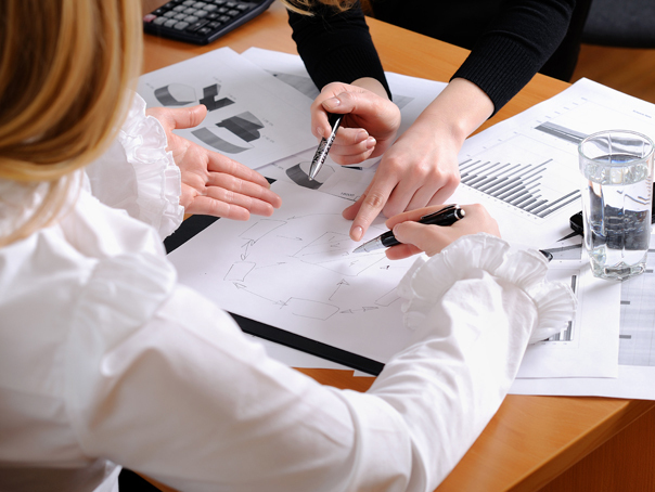 Inegalitatea de gen pierde teren. Studiu Karspersky: 70% dintre femeile cu job în tehnologie, de acord că abilităţile sunt mai apreciate decât genul