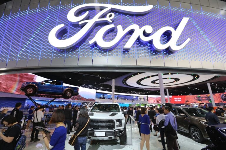 Este oficial: Ford încheie un parteneriat cu Google. Gigantul auto american va utiliza sistemul de operare Android, precum şi alte aplicaţii şi servicii Google încorporate