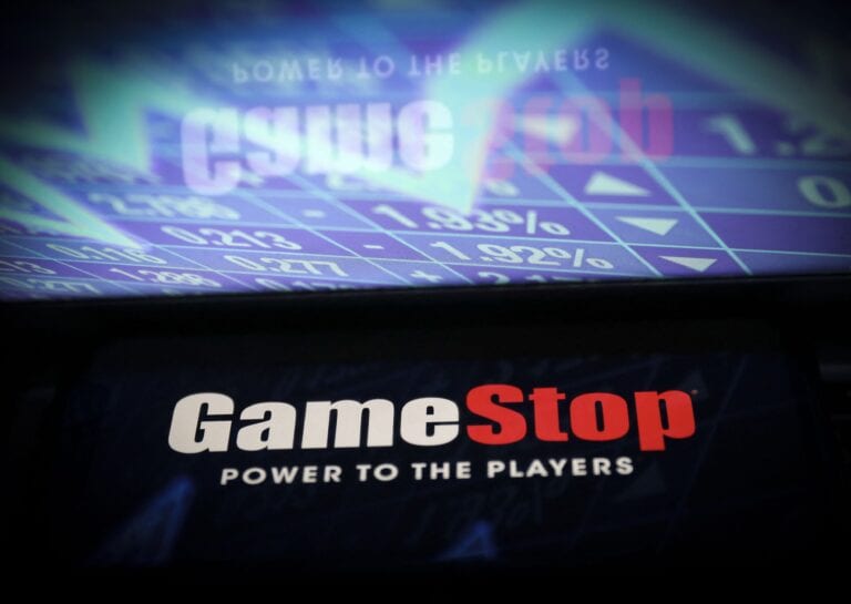 GameStop şi alte acţiuni încep luna cu corecţii. Frenezia investitorilor de pe Reddit se mută pe argint, care urcă la maximul din 2013