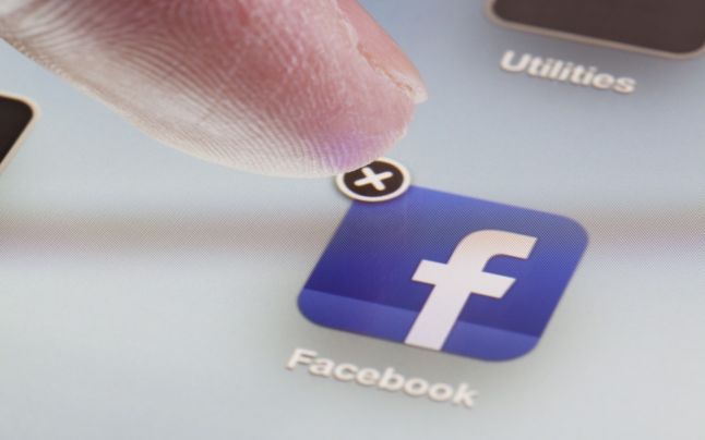 Facebook ar putea să-şi doteze viitorii ochelari inteligenţi cu recunoaştere facială