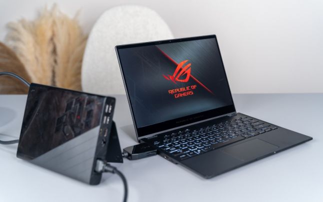 Laptopul Asus ROG Flow X13, echipat cu staţia grafică externă XG Mobile, e disponibil în România