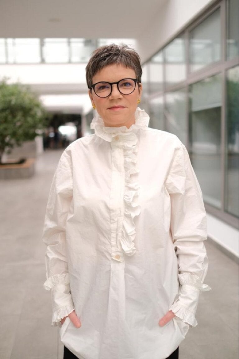 Vodafone România o numeşte pe Alexandra Olaru în funcţia de Director Legal & External Affairs
