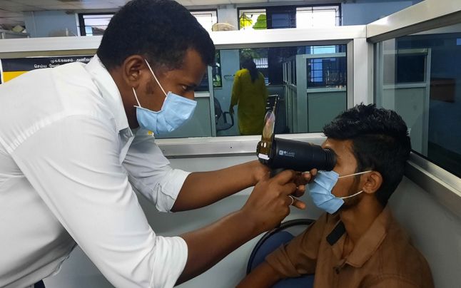 Samsung reutilizează camerele telefoanelor smart Galaxy pentru a detecta afecţiunile oftalmologice