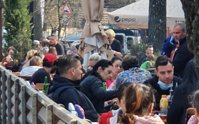 Pe unde se plimbă românii. Datele Google arată că mobilitatea a scăzut foarte puţin, în ciuda restricţiilor impuse