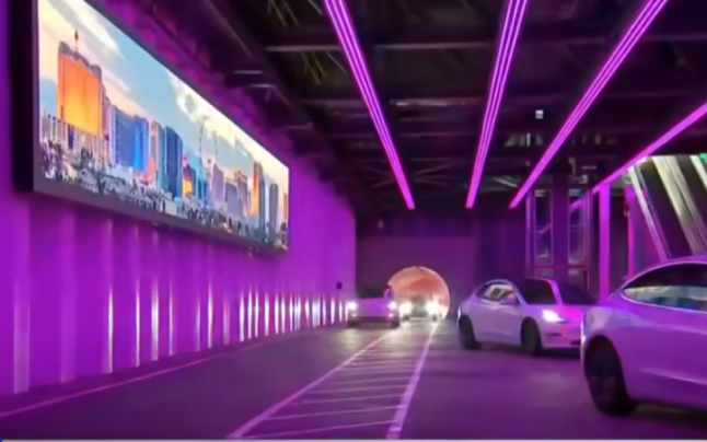 Sistemul de transport public futurist imaginat de Musk pentru Las Vegas, „doar o plimbare printr-un tunel cu lumini colorate”