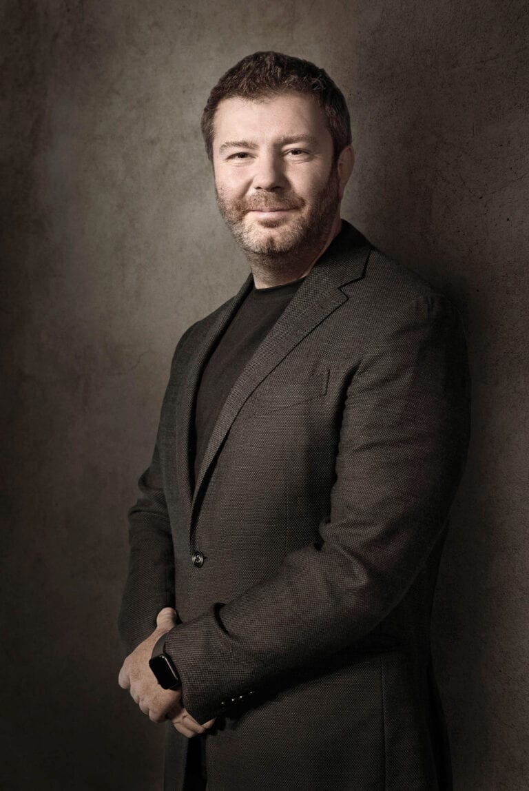 Breaking news. UiPath ţinteşte o evaluare de 26 mld. $ prin listarea la New York, cu 9 mld. $ sub pragul atins cu ultima finanţare. Compania vrea să strângă 1 mld. $ de la investitori