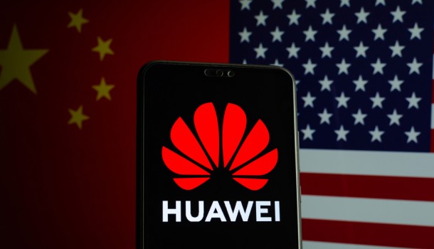Huawei afirmă că deficitul global de cipuri este provocat și de sancţiunile SUA împotriva sa