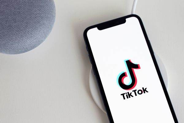 TikTok pregăteşte o funcţie de shopping şi un instrument de recrutare